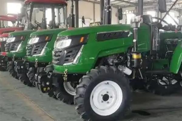 农机把持中的三个留心,首先要用运动扳手拧紧缸盖螺丝