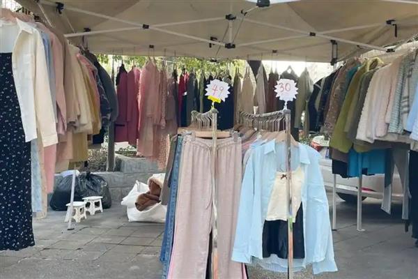 夏季摆地摊卖什么，推荐时尚女装、硬币戒指等