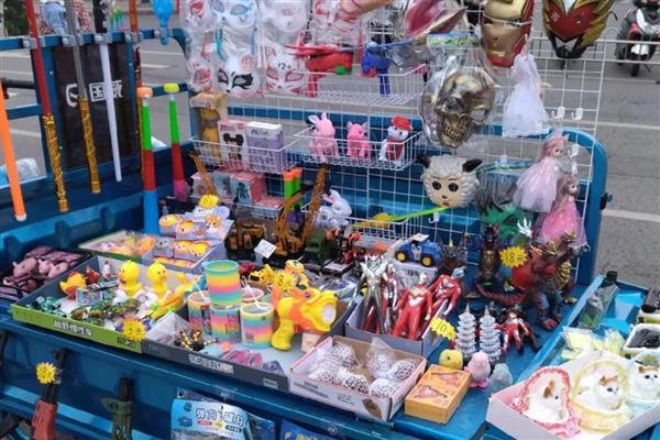 夏季摆地摊卖什么，推荐时尚女装、硬币戒指等