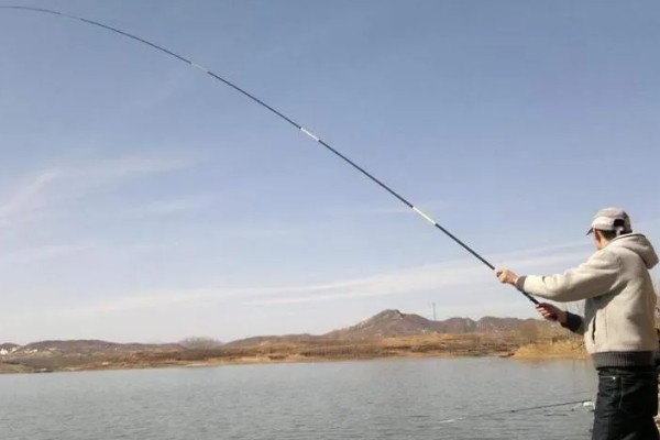 手竿能钓黑鱼吗，可以使用手竿来垂钓黑鱼