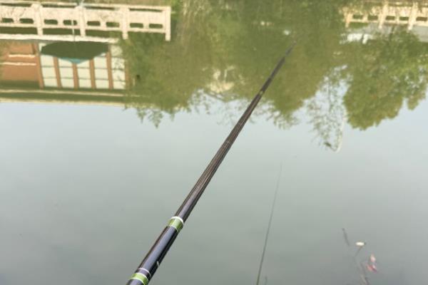 2.7米鱼竿与多长的主线一起使用，手竿和主线差不多等长时便于抛竿