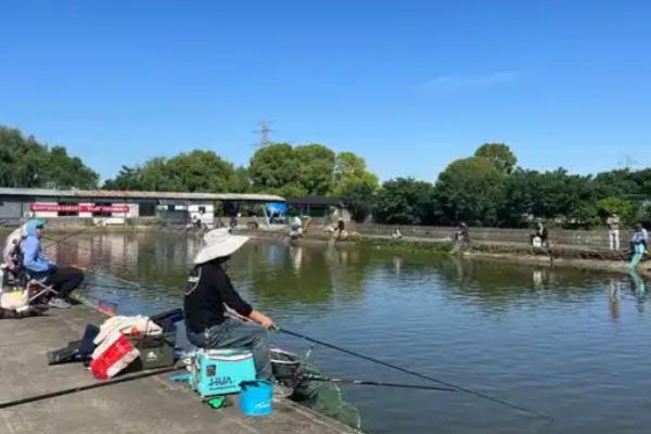 2.7米鱼竿与多长的主线一起使用，手竿和主线差不多等长时便于抛竿