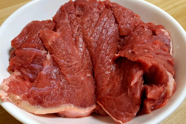 牛百叶的处理方法，洗净切块再加热并搓洗