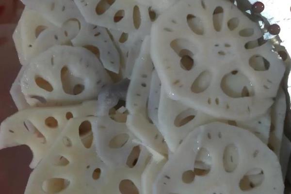 为什么莲藕会变黑，因为莲藕中含有酚类物质