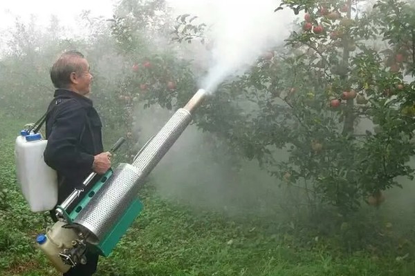 怎么防治果树的病虫害,萌芽前可喷施石硫合剂