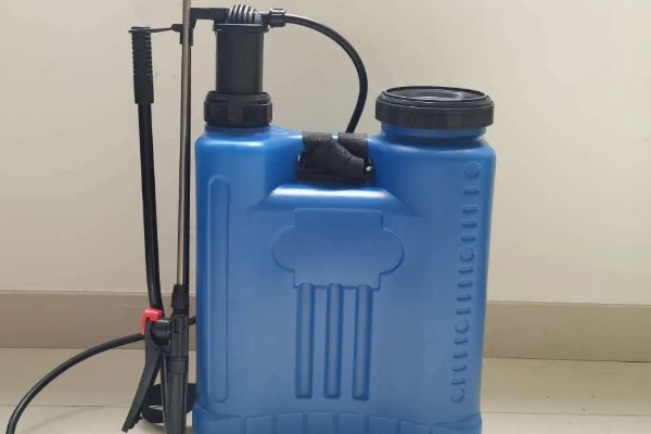 喷雾器的故障怎么排除，药液喷不成雾可拆下喷头清理堵塞的污物