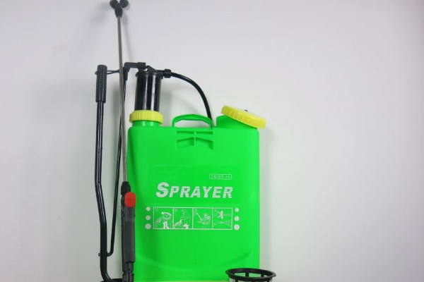 喷雾器的故障怎么排除，药液喷不成雾可拆下喷头清理堵塞的污物