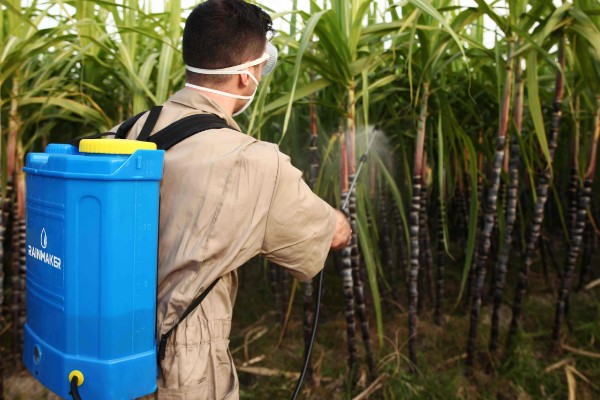 喷雾器的故障怎么排除，药液喷不成雾可拆下喷头清理堵塞的污物