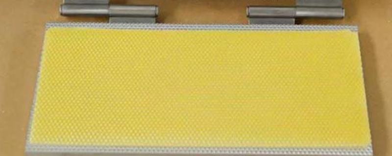 巢础的选购方式，房眼必须按照工蜂房的大小来制成