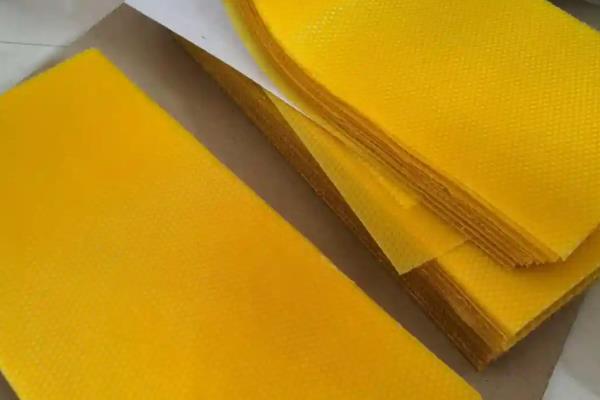 巢础的选购方式,房眼必须按照工蜂房的大小来制成