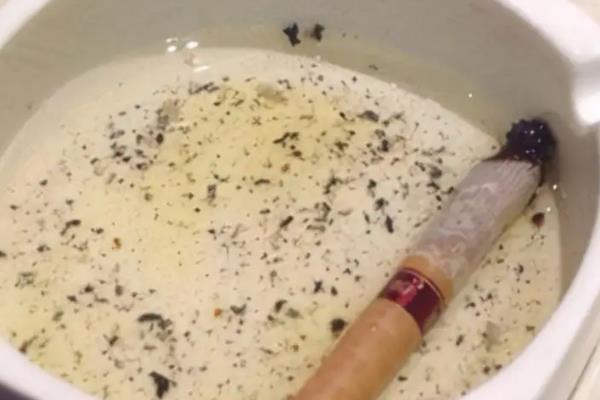 隔夜茶叶水可以浇花吗，适合浇杜鹃、茉莉等花卉