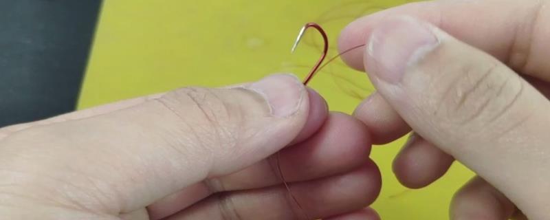 海竿绑鱼钩的方法，主要有以下3种