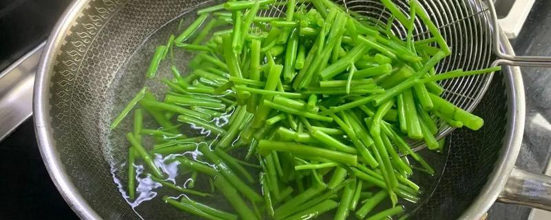 空心菜要不要焯水，焯水可以避免炒黑