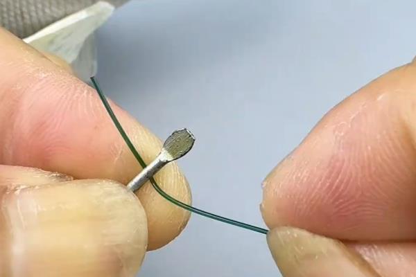 海竿绑鱼钩的方法，主要有以下3种