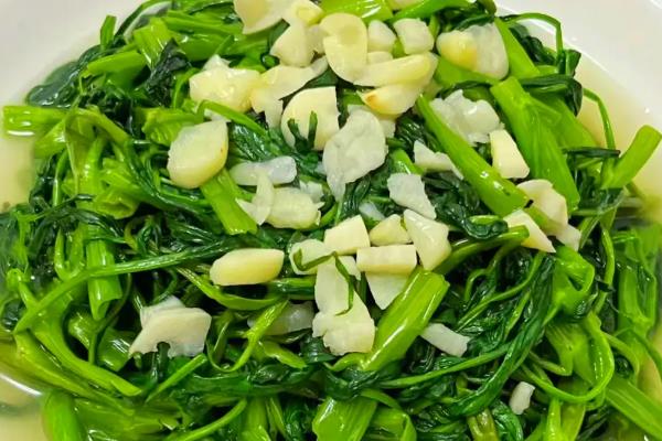 空心菜要不要焯水，焯水可以避免炒黑