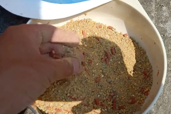 钓黄颡鱼的钓具，鱼竿建议用溪流竿