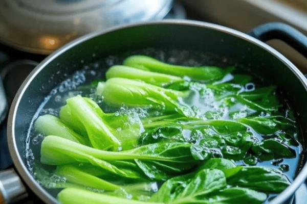 绿叶蔬菜怎样保鲜，可以用吸水纸保鲜法、浸水保鲜法