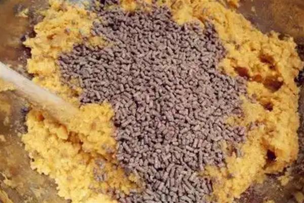 怎么自制草鱼的饵料，以下6个配方均可采取