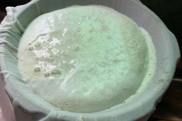 生产米粉的技术,原料包括精白籼米、单甘酯等