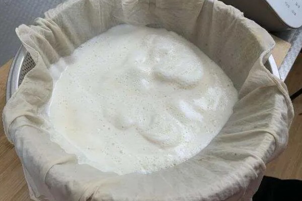 生产米粉的技术,原料包括精白籼米、单甘酯等