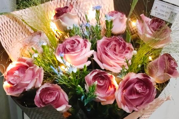 11朵玫瑰花的含义，代表我只在乎你、爱你一生一世