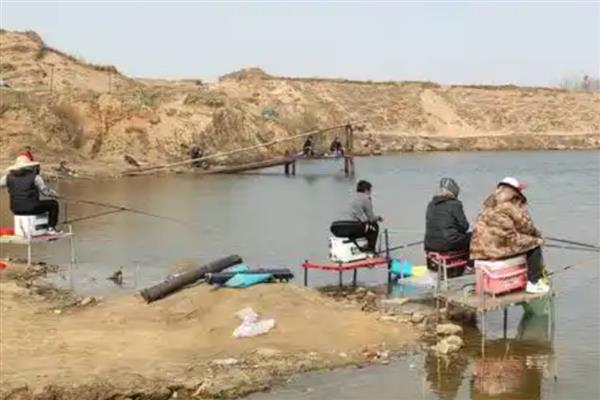 冬季钓鱼是不是钓底，特殊情况要钓浮