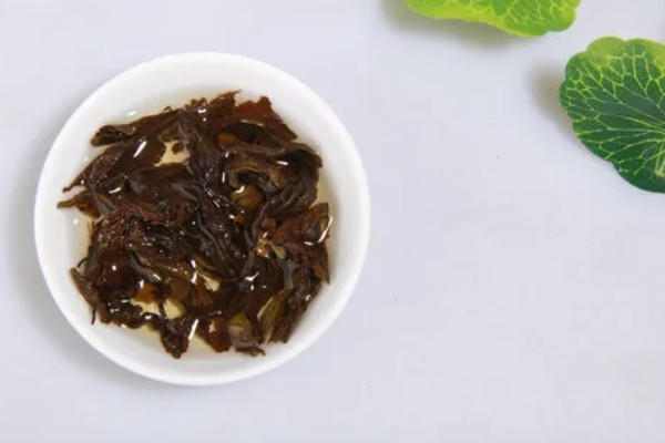 茶叶渣的作用,晒干后可以去潮去湿