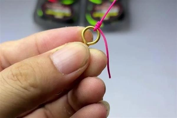 高碳鱼竿是什么,是指用高吨位碳布制成的鱼竿