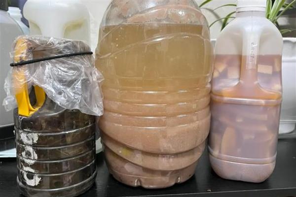 自制有机肥的方法，可用浸泡法或堆积法