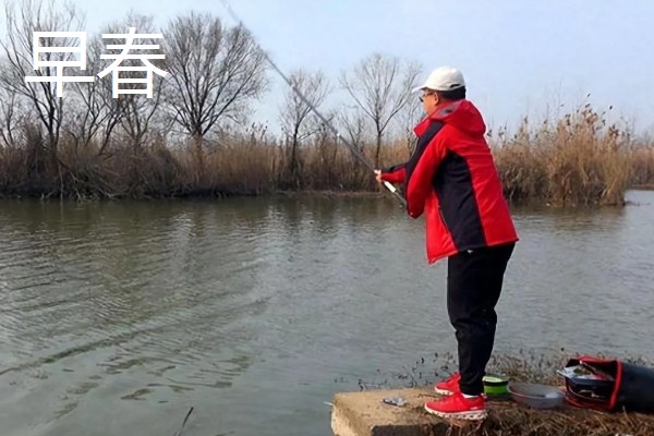 用红虫钓鲫鱼的适宜季节,早春、深秋、冬季都可以使用