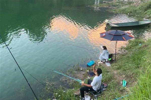 海竿与路亚的区别,外形、重量、调性等方面都不同